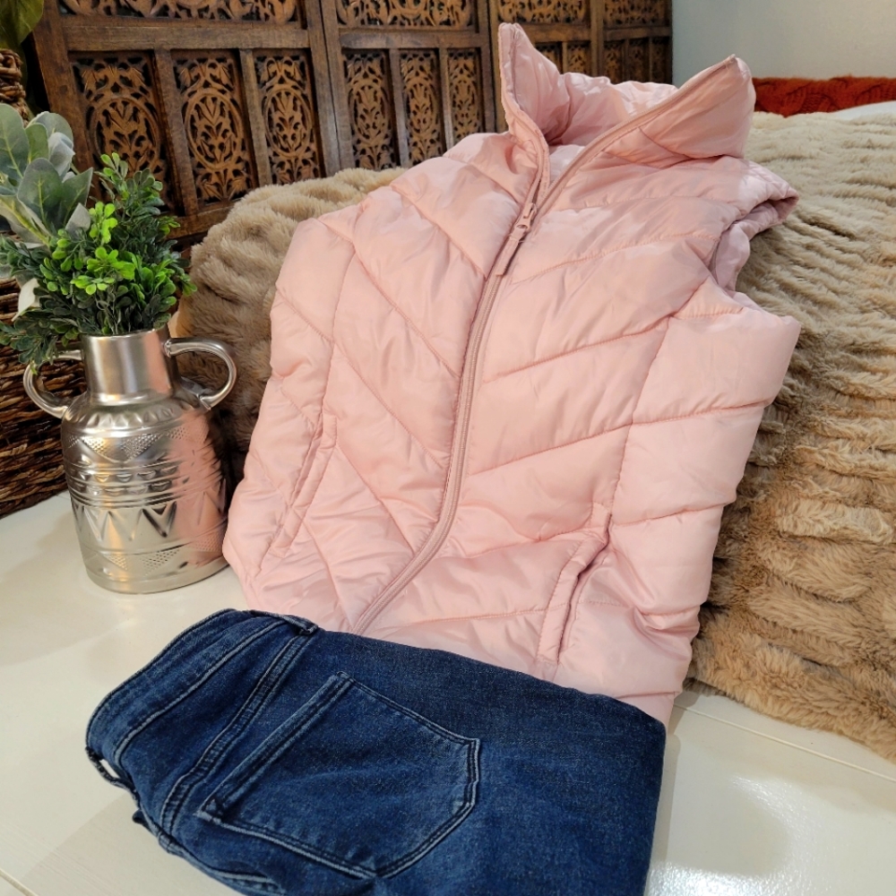 SO (Kohl's) Small,Puffer Vest in Pink.